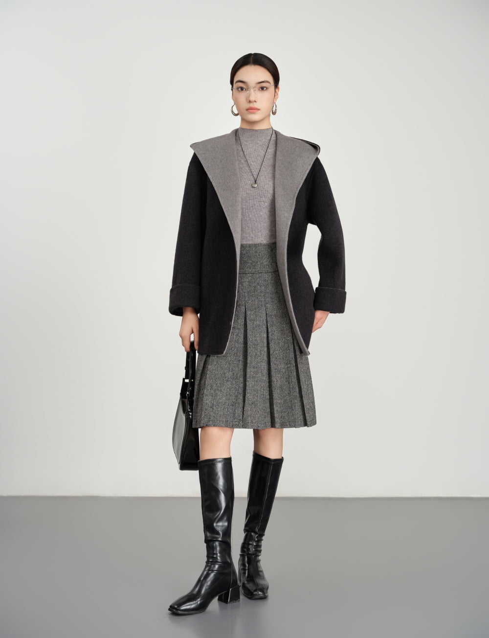 Hooded with two contrast colours  in Double-Face Wool-Cashmere