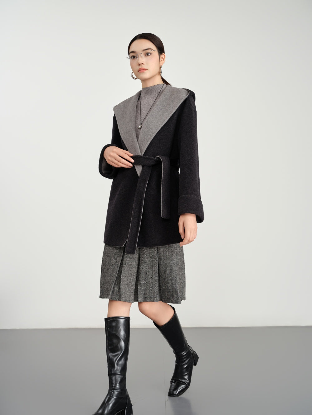 Hooded with two contrast colours  in Double-Face Wool-Cashmere