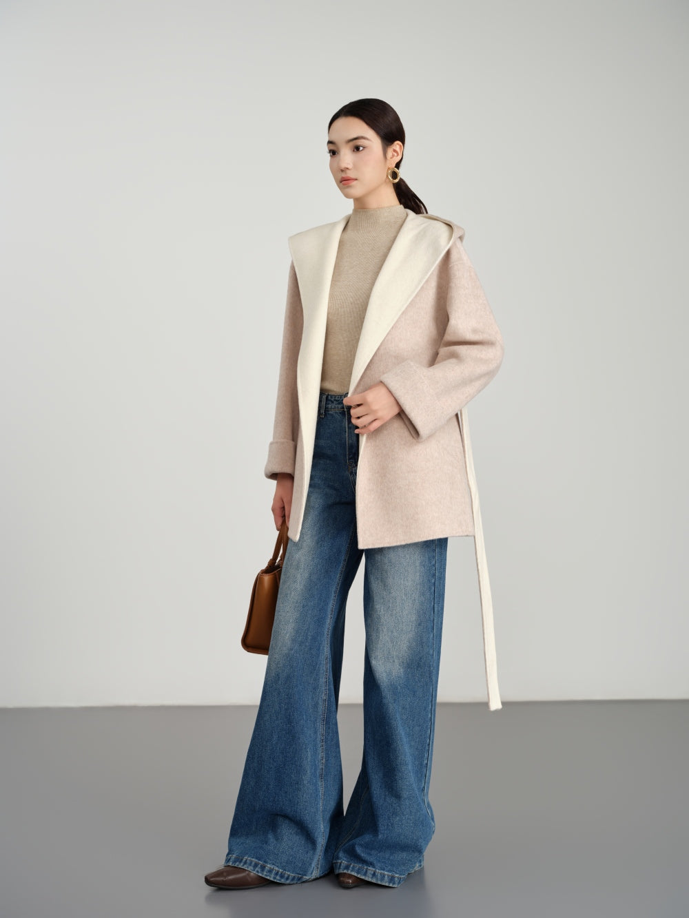 Hooded with two contrast colours  in Double-Face Wool-Cashmere